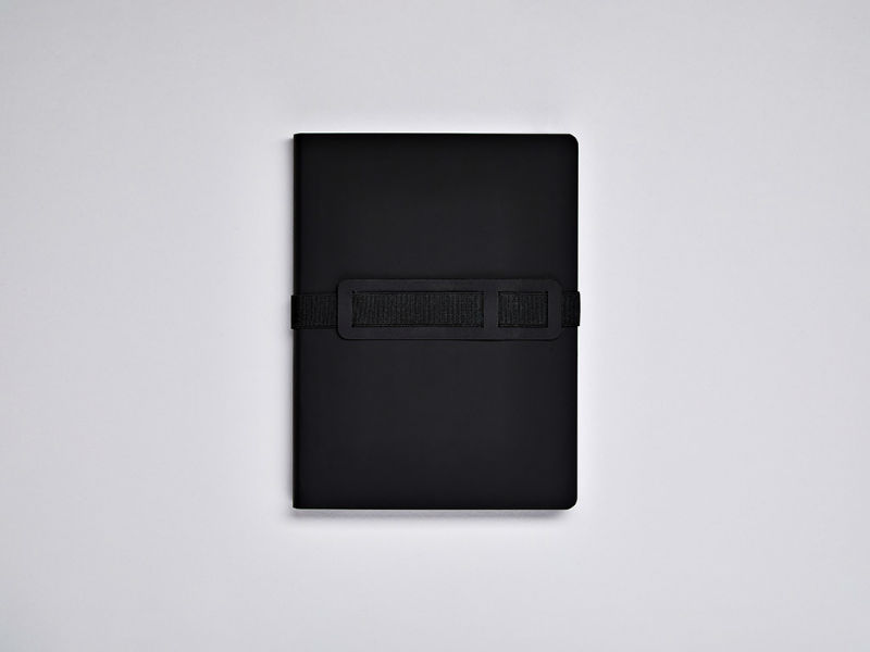 Image de  Carnet souple Voyager L Light pointillés noir 