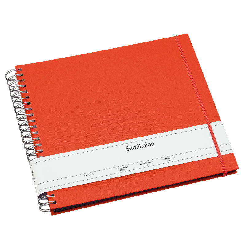 Image de  Album maxi Mucho orange pages noires 